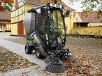 <strong>Egholm Park Ranger 2155</strong><br />
Víceúčelový komunální stroj pro celoroční údržbu s širokou nabídkou pracovních adaptérů